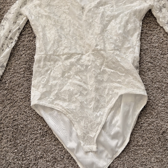 NWOT Elegant White Lace Bodysuit Top - Picture 4 of 4